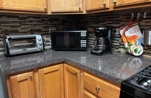 Schaumburg House | 4BR family retreat -sleeps 8, minutes to Woodfield mall & O'Hare airport