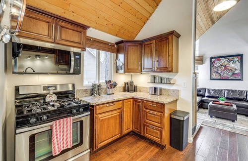 Wrightwood House | 5 Mi to Mountain High Resort: Home w/Gaming Area