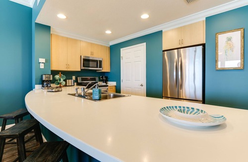 Thomas Drive Condo | 5 Star Luxury Condo on Beach with 2 Beach Chairs