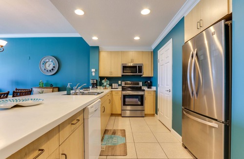 Thomas Drive Condo | 5 Star Luxury Condo on Beach with 2 Beach Chairs
