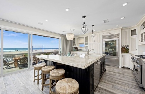 Central Mission Beach Condo | 55' Ocean Front * Exclusive Ground Level Patio * A/C