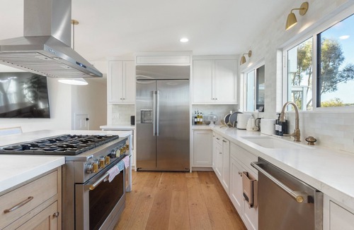 Crenshaw Villa | 5BR Villa Stunning Views Hot Tub near SoFi Intuit