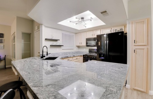 Canyon Gate Condo | 6 Mi to Vegas Strip: City-View Gem w/Pool Access