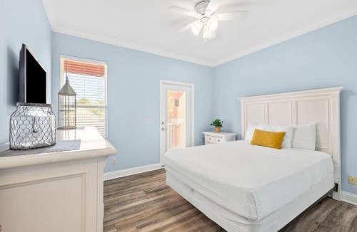 Villages of Crystal Beach House | 6BR Beach Home 5-Min Walk to Ocean W Resort Pool