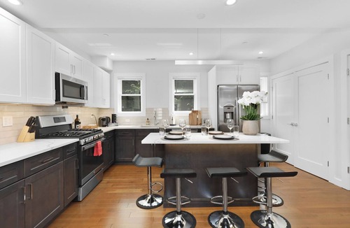 East Somerville Apartment | 6BR4Bth Parking/BOS/MIT/Harvard/TD Garden