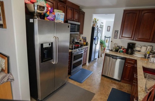 Paradise House | 7 bedroom home with fenced yard!