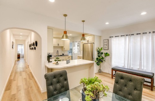 East Los Angeles Apartment | 7 Mi to Dtwn! Modern Retreat in East Los Angeles