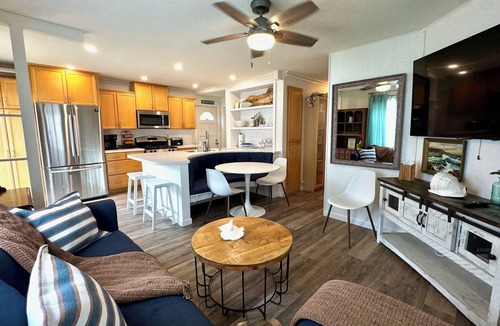 South Mission Beach House | 70 steps to surf! A+ location! A+ Patio! A+ parking!