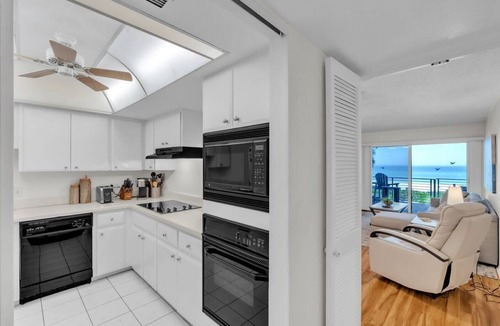 Whitney Beach Condo | 7th Heaven by Duncan Real Estate