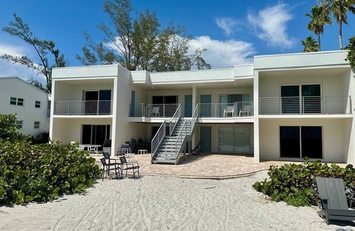 Whitney Beach Condo | 7th Heaven by Duncan Real Estate