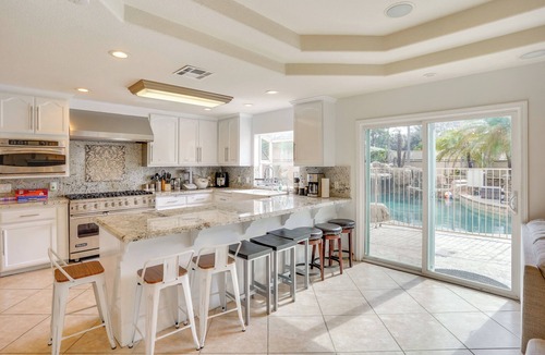 Santa Ana House | 8 Mi to Disney: Santa Ana Home w/Bar & Patio!