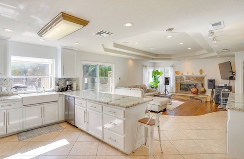 Santa Ana House | 8 Mi to Disney: Santa Ana Home w/Bar & Patio!
