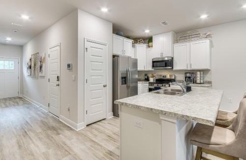 Florida Panhandle House | 8 Mi to Dtwn Pensacola: Modern Escape w/Patio!