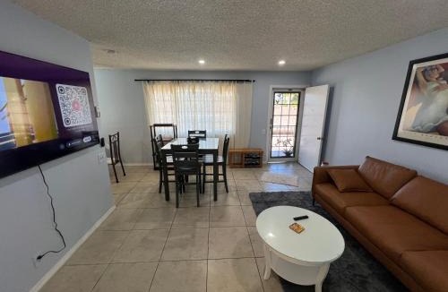 South Gate Apartment | 9621 San Juan - South Gate CA - Quick Drive to Hollywood & Beaches