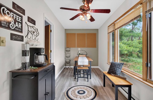 Friendship Cabin | A-Frame, Fire-pit, E-Bikes, Near Park/Launch