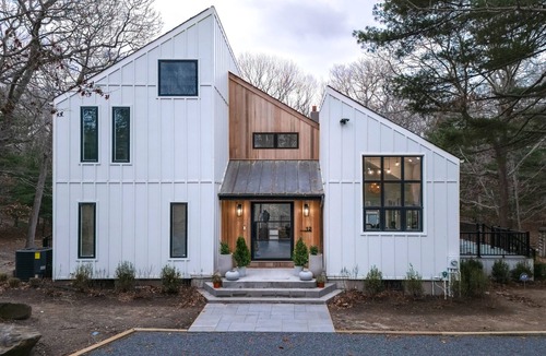Northwest Harbor House | A Modern, Ultra Chic 5-bedroom Beach Home in Charming East Hampton!