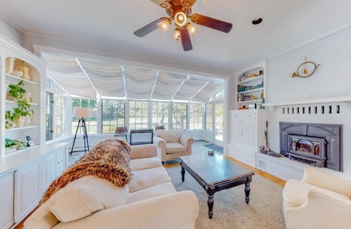 Mid-Coast and Islands House | A rambling farmhouse, now a modern and comfortable sanctuary for you to enjoy!