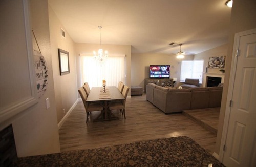 Paradise Valley House | Abbeyville · 33% off Special Elegant 1 Story W/Pool close to strip & Shopping!