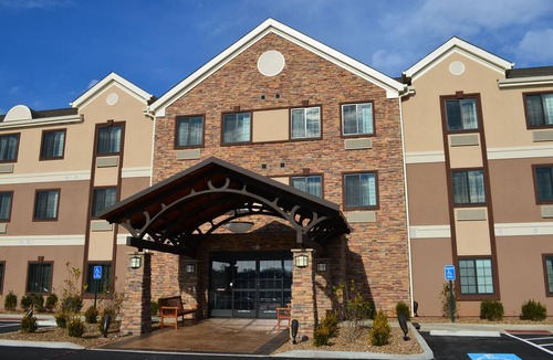 Bowling Green Apartment | Accessible Studio Suite | Kitchen & Free Breakfast