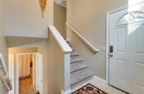 Sand Lake House | Accommodating Anchorage Abode < 1 Mi to Jewel Lake