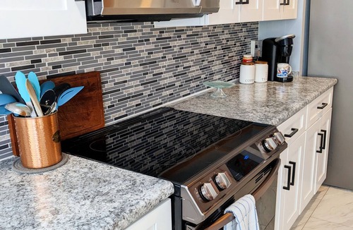 South Pensacola House | Adorable 2 BR Bungalow Near DT, NAS, Beaches