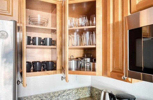 NoHo Arts District Apartment | Airy North Hollywood 2BR w/ Gym & Pool, near TJ & shops, by Blueground