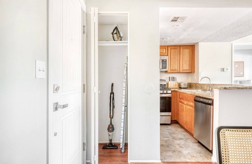 NoHo Arts District Apartment | Airy North Hollywood 2BR w/ Gym & Pool, near TJ & shops, by Blueground