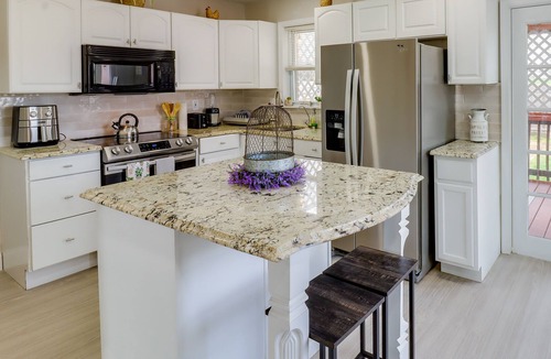 Allentown House | Allentown Townhome w/ Deck - 3 Mi to PPL Center!