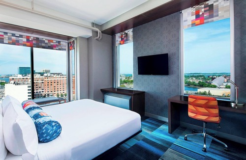 D Street - West Broadway Hotel | Aloft by Marriott Boston Seaport District