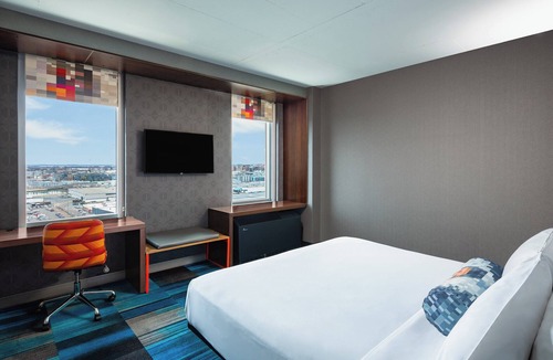 D Street - West Broadway Hotel | Aloft by Marriott Boston Seaport District