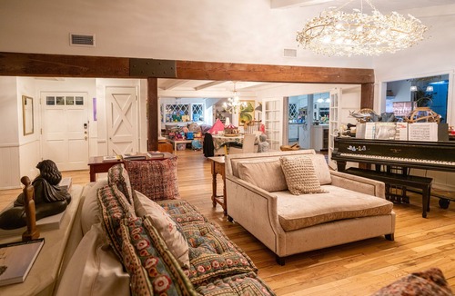 Rolling Hills Estates House | Amazing 5-bedroom farmhouse in quaint Rolling Hills Estates with AC and nature!