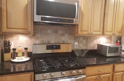 Annandale House | Amazing Escape - 4 BEDS, 3 BEDROOMS, Private Deck near DC