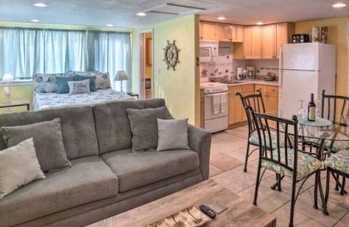 Pensacola Apartment | Amazing hot tub and Stock tank pool