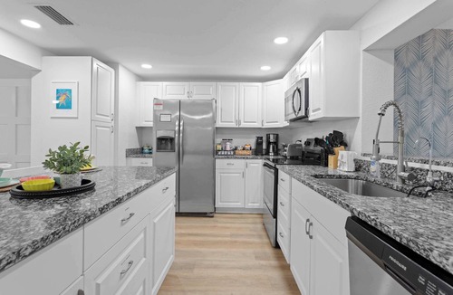 West Bradenton House | AMI Beaches + Heated Salt Pool & Spa + Game Room
