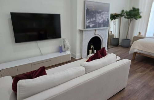 Old Goucher Apartment | Amour Luxury King Suite w/Soaking Tub - Boutique Hotel Near Johns Hopkins & DT