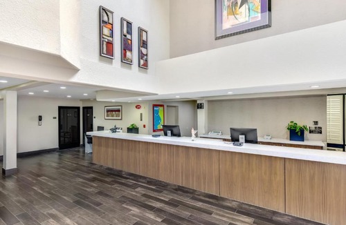 Anaheim Resort Hotel | Anaheim Desert Inn & Suites