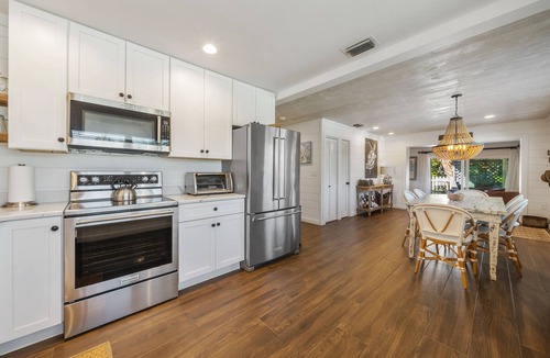 Holmes Beach House | Anna Maria Island!1 Block to the Beach. Private Home with Heated Pool.