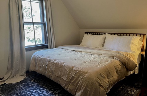 Hancock Other | Antique Farmhouse| King Bed| 2bathrooms| 30 mins to Acadia Natl Park