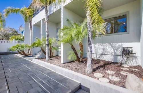 North Pacific Beach Apartment | Apartment ∙ 4 bedrooms ∙ 12 guests