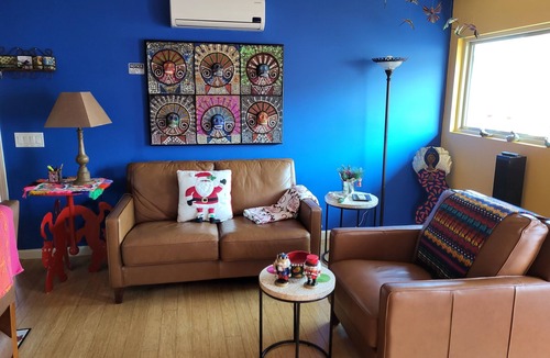 Los Angeles House | Apartment above a double garage, about 7 years old.