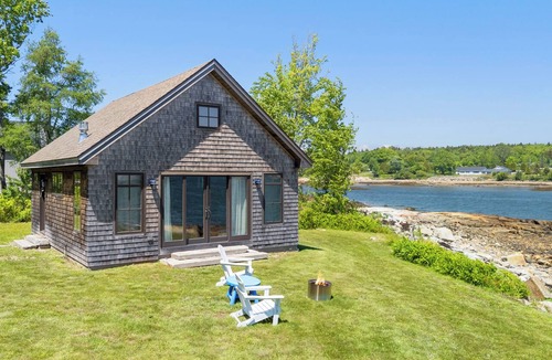 Prospect Harbor House | Aril Cottage - Cozy oceanfront cottage for 2 near Acadia, with WiFi, firepit, & wood stove