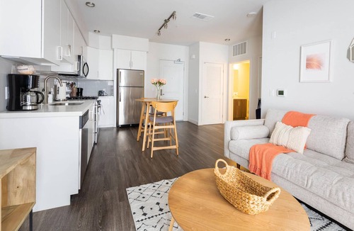 Wilshire Apartment | Awesome 1BR in Koreatown Near Metro Stns w/ Gym