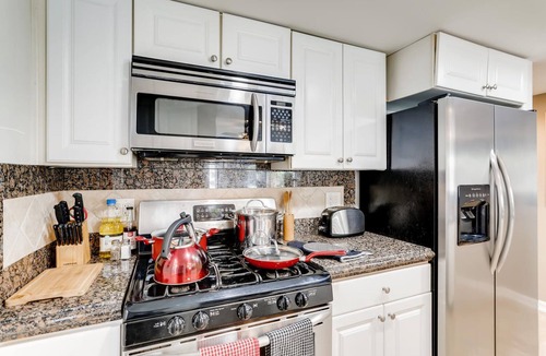 Santa Ana Heights House | Awesome Family Friendly Beach Home - 1 Block To Ocean - 3BR/2BATH - Self Check In! (C1)