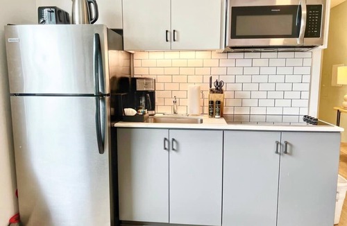 East Village Apartment | Bars, Eats & Nightlife | Central San Diego King Apt