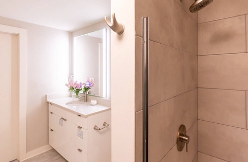 Downtown Jackson Apartment | Barsala | Charming studio with pool; conveniently-located, self check-in