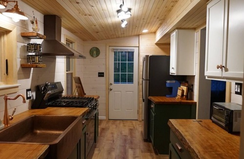 Brooklin House | Batten's ReTreat Cozy 2BR Waterfront Cabin - WiFi, kayaks, grill, dog-friendly