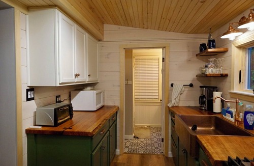 Brooklin House | Batten's ReTreat Cozy 2BR Waterfront Cabin - WiFi, kayaks, grill, dog-friendly