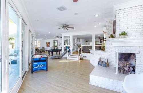 Woodlawn House | Bay Shore - Pool - Bay Access - Boat Rental