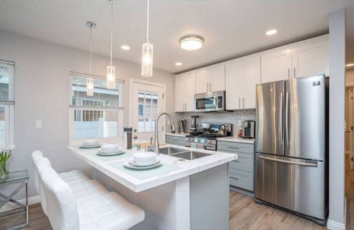 Lincoln Acres House | Bayfront Newly Remodeled Home #A