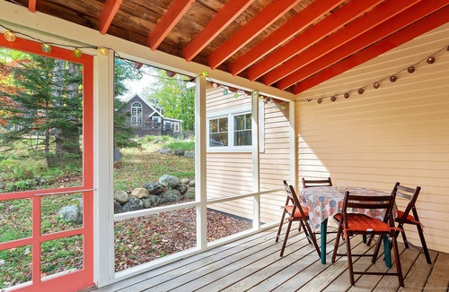 Bayside House | Bayside cottage 5 minutes to the beach and the local golf course.